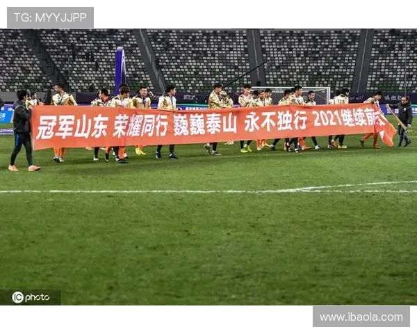 何思凡返乡为合肥母校校园足球联赛开球 期待早日代表泰山一线队登场 何思凡返乡为合肥母校校园足球联赛开球 期待早日代表泰山一线队登场